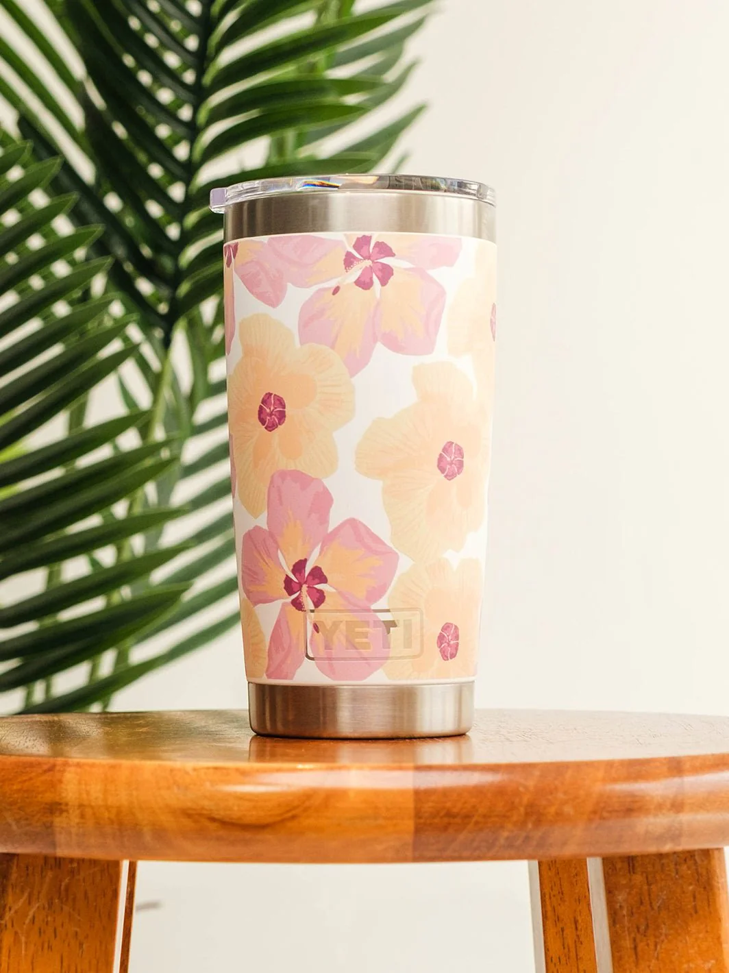 T&C Surf 20 oz Watercolor Hau Tumbler Yeti - Image 3