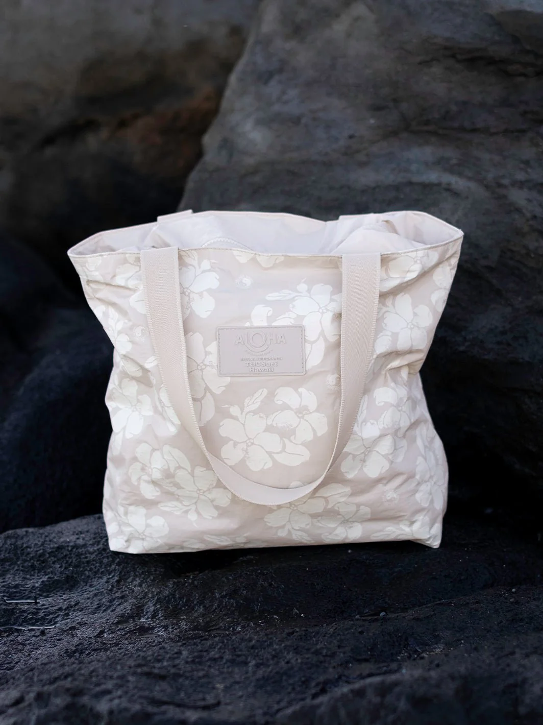 Aloha Collection Puakenikeni Distressed Day Tripper Bag - Image 3