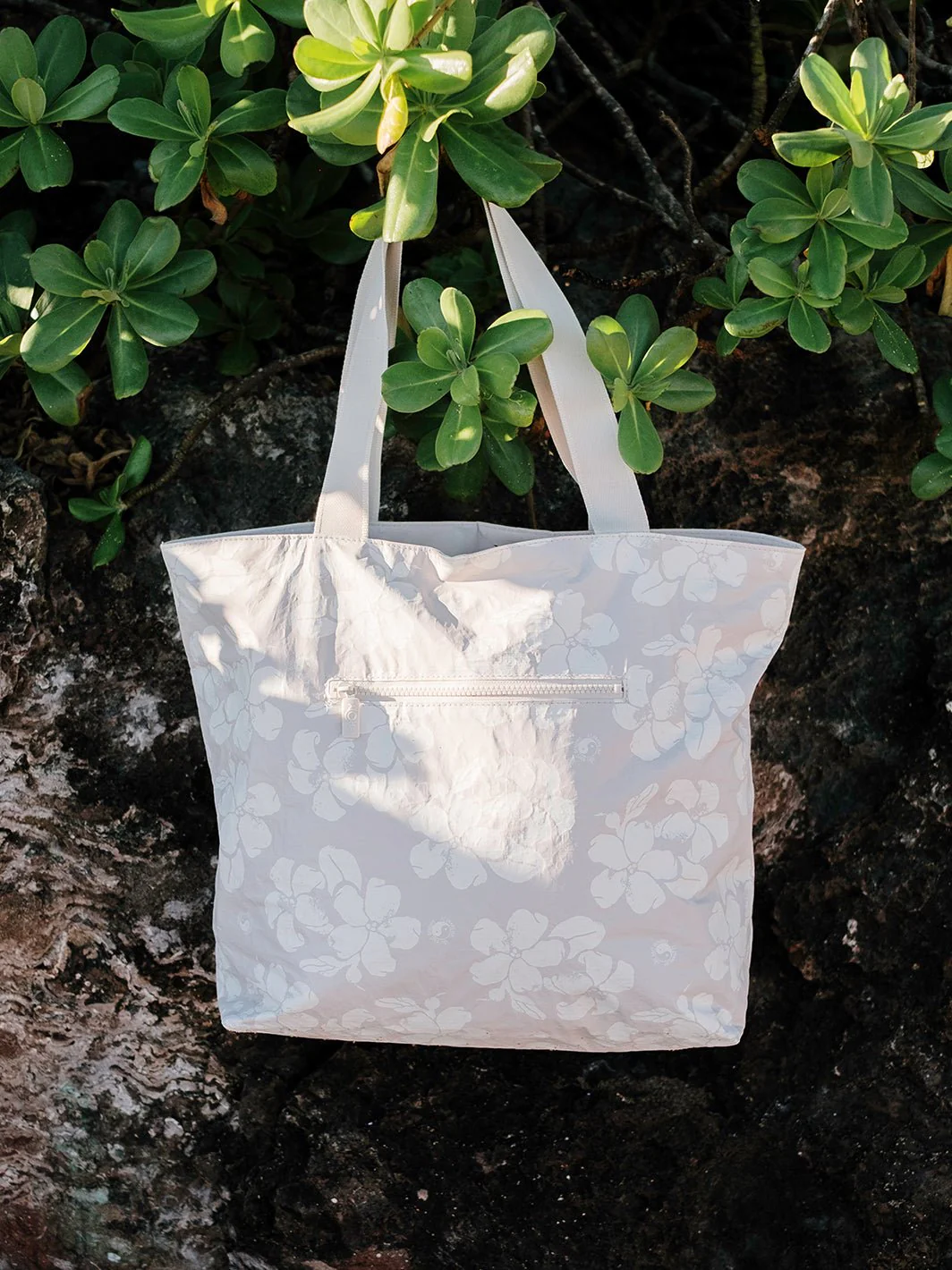 Aloha Collection Puakenikeni Distressed Day Tripper Bag - Image 5