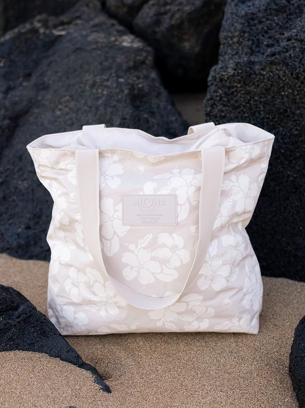 Aloha Collection Puakenikeni Distressed Day Tripper Bag - Image 6