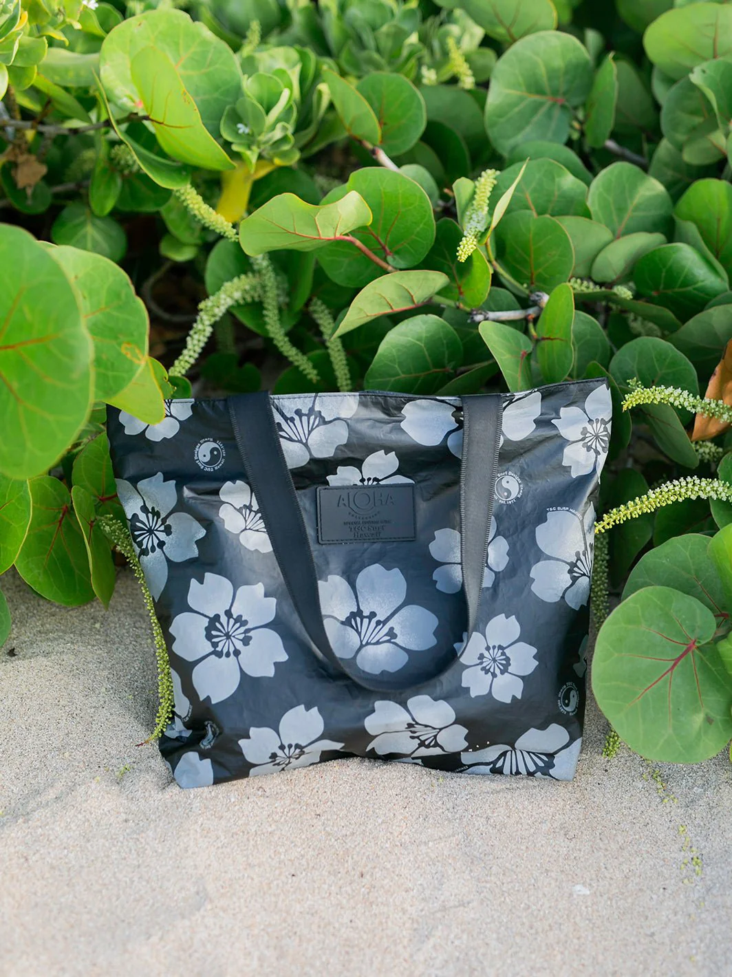 Aloha Collection Throwback Sakura Day Tripper Bag - Image 5