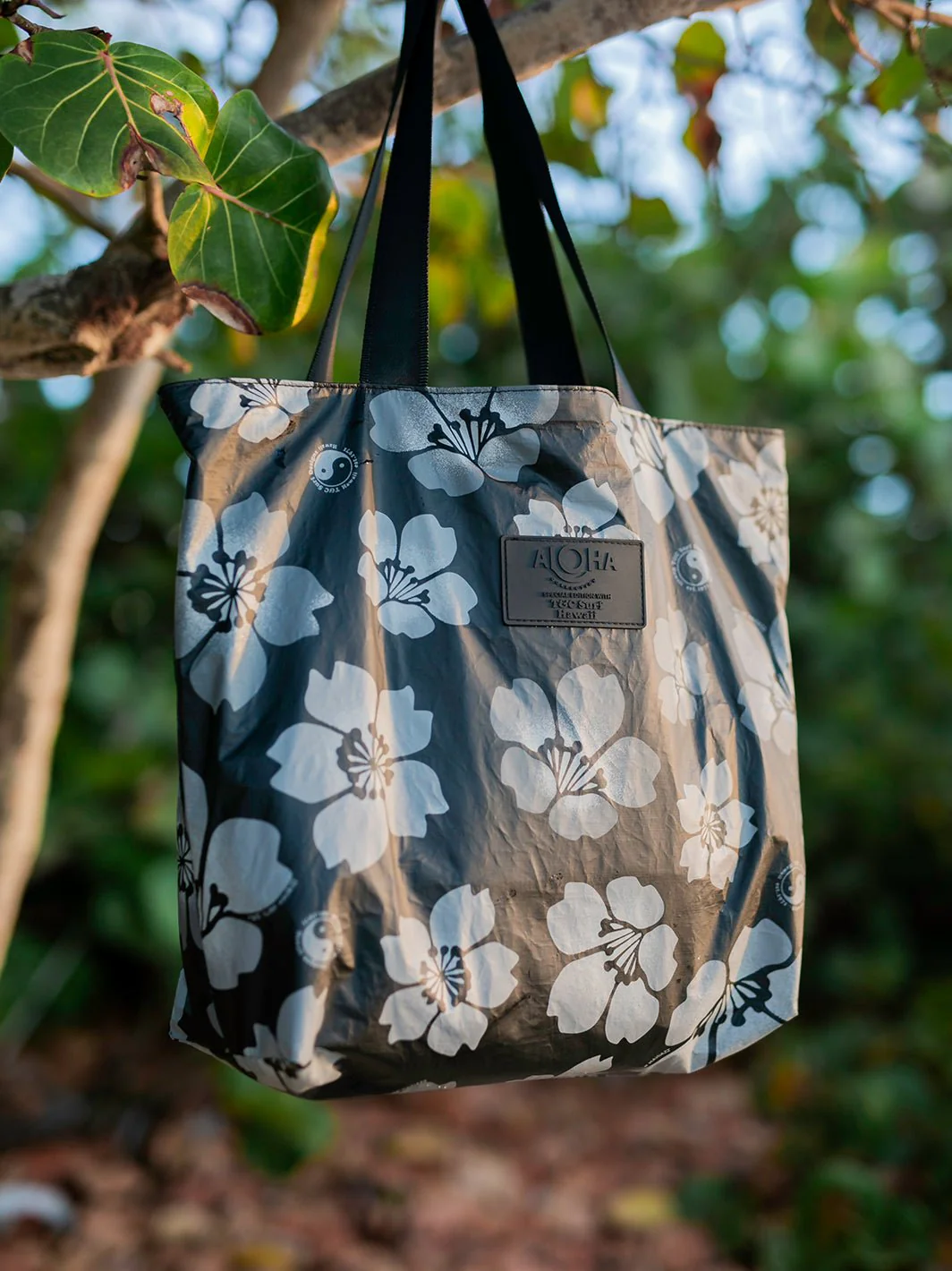 Aloha Collection Throwback Sakura Day Tripper Bag - Image 6